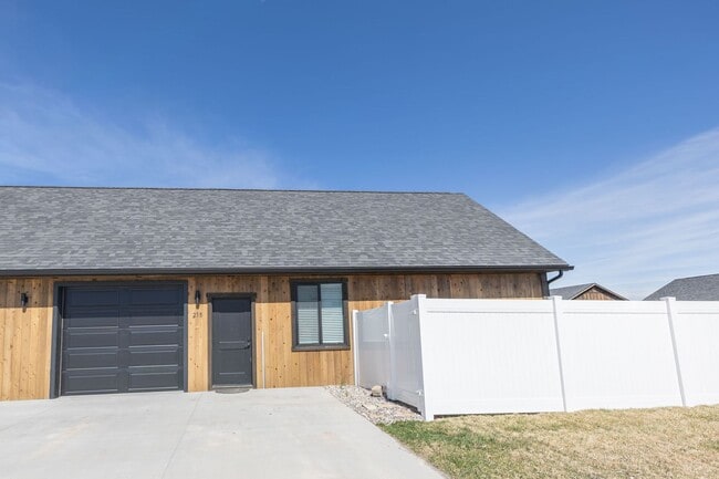 215 E 5th S in Sugar City, ID - Building Photo - Building Photo