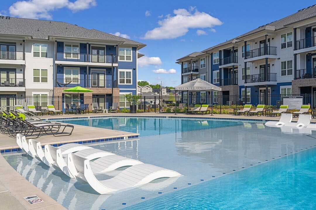 The Kelvin Apartments in Huntsville, AL - Foto de edificio