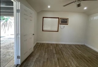 2131 Park Way in Bakersfield, CA - Foto de edificio - Building Photo