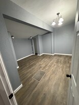 34 3rd St in Shelby, OH - Building Photo