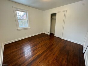 8 Plymouth St in Fairfield, NJ - Building Photo - Building Photo