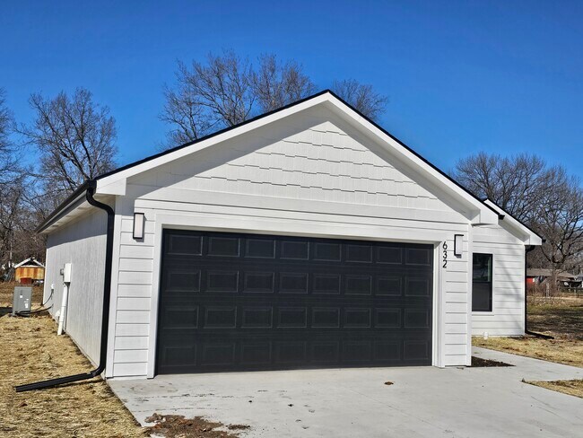 632 Prospect St in Osage City, KS - Building Photo - Building Photo