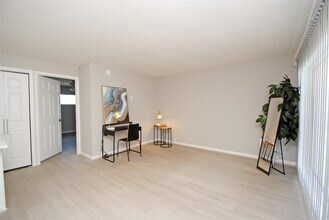 2515 Yoakum Blvd in Houston, TX - Building Photo - Building Photo