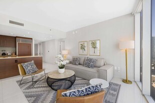 485 Brickell Ave in Miami, FL - Building Photo