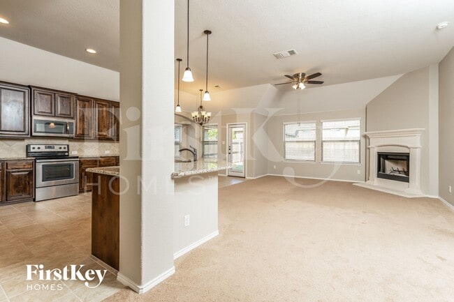 222 Carson Dr in Waxahachie, TX - Foto de edificio - Building Photo