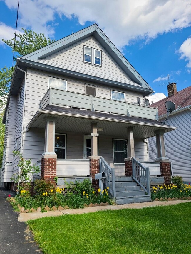 3293 W 98th St in Cleveland, OH - Building Photo - Building Photo