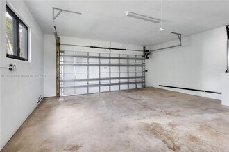 8000 SW 139th Ter in Palmetto Bay, FL - Foto de edificio - Building Photo