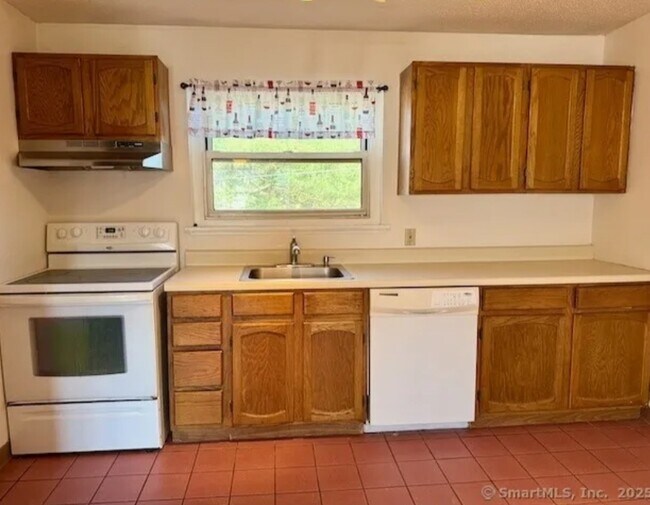 482 Oak Ave in Cheshire, CT - Foto de edificio - Building Photo