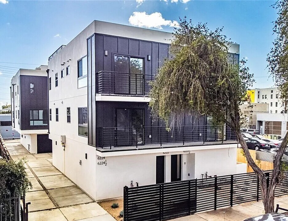 6222 1/2 Banner Ave in Los Angeles, CA - Building Photo