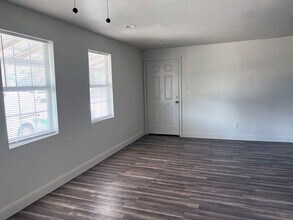 201 Eastwood St in Houston, TX - Building Photo - Building Photo