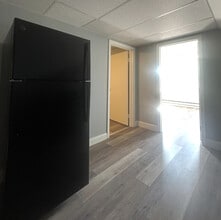 15 Middlesex Park, Unit 17 Middlesex Park Apt. 3 in Lowell, MA - Building Photo - Building Photo