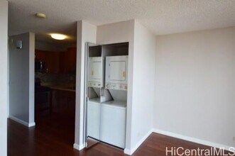 1560 Thurston Ave in Honolulu, HI - Building Photo - Building Photo