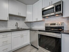 2700 Peterson Pl in Costa Mesa, CA - Building Photo - Building Photo