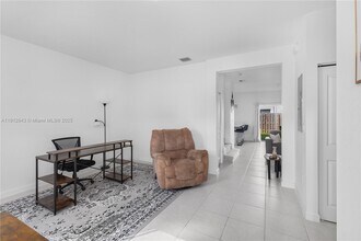 12150 NW 23rd Ct in Miami Shores, FL - Building Photo - Building Photo