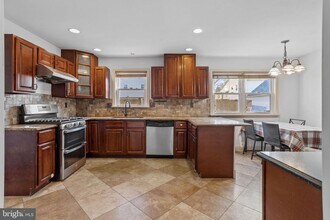 410 Barby Ln in Cherry Hill Township, NJ - Building Photo - Building Photo