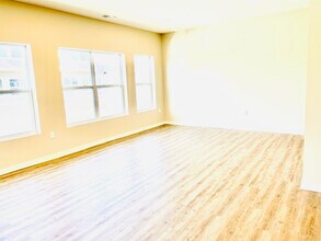 20877 South Ct in Elkhorn, NE - Foto de edificio - Building Photo