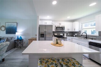 16881 Davis Rd in Ft. Myers, FL - Building Photo - Building Photo