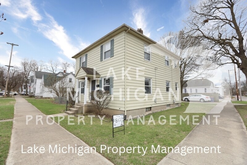956 Hovey St SW in Grand Rapids, MI - Building Photo