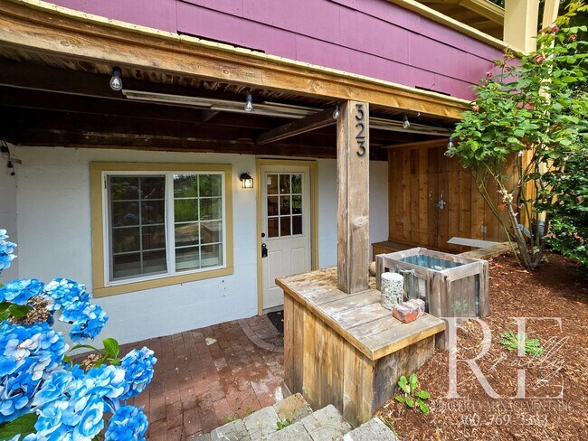 323 S Summit Ave in Bremerton, WA - Building Photo - Building Photo