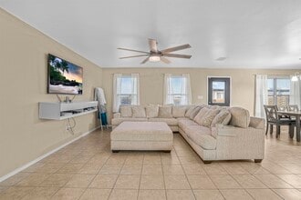 3302 Armando Peña Dr in Laredo, TX - Building Photo - Building Photo