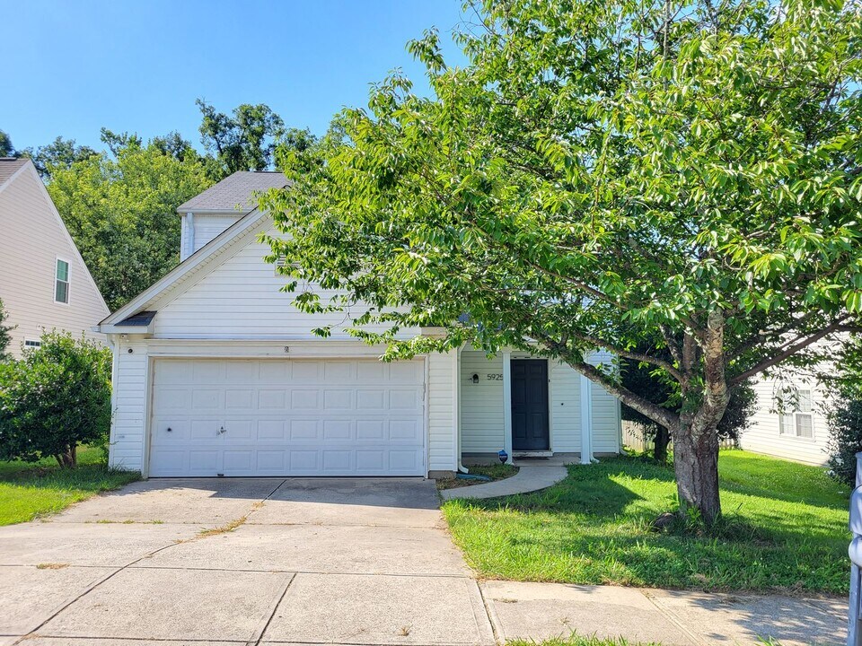 5925 Hidden Meadow Ln in Charlotte, NC - Building Photo
