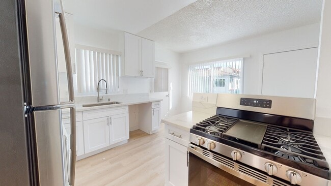 13827 LA in Baldwin Park, CA - Foto de edificio - Interior Photo