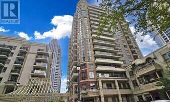 350 Princess Royal Dr in Mississauga, ON - Building Photo