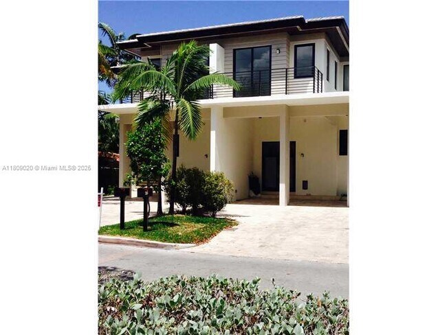 472 Fernwood Rd in Key Biscayne, FL - Building Photo - Building Photo