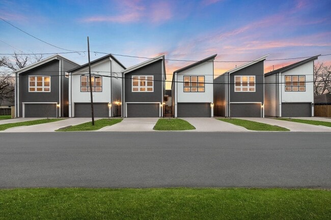 4210 McKinley St in Houston, TX - Foto de edificio - Building Photo