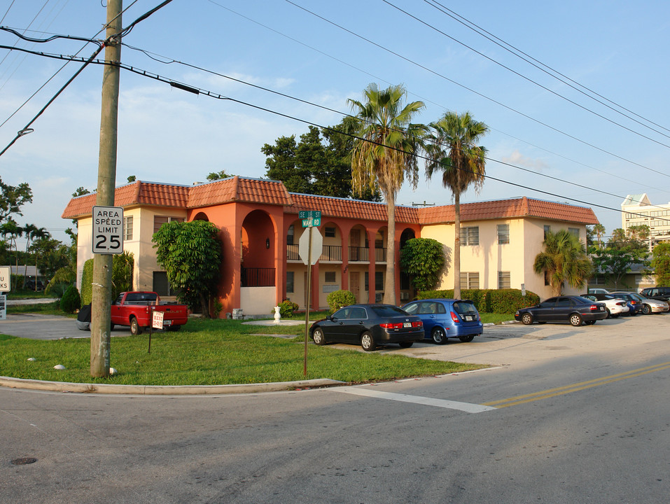 820 SE 18th St in Fort Lauderdale, FL - Foto de edificio