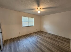 10525 Big Thicket Dr in Dallas, TX - Building Photo - Building Photo
