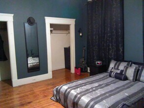 1344 Main St, Unit #2 in Cincinnati, OH - Foto de edificio - Building Photo