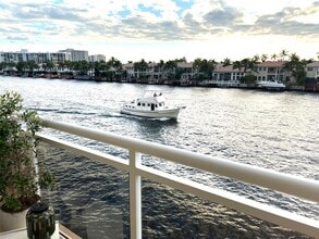 1600 S Ocean Dr in Hollywood, FL - Building Photo - Building Photo