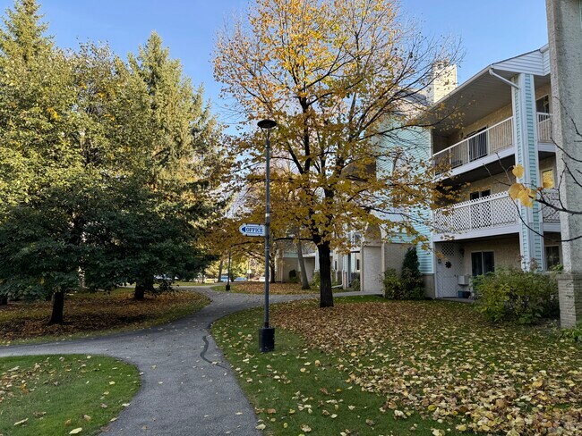483 Thompson Dr in Winnipeg, MB - Building Photo - Building Photo