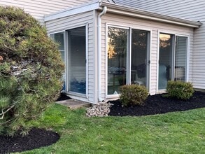 655C Yale Way in Monroe Township, NJ - Building Photo - Building Photo