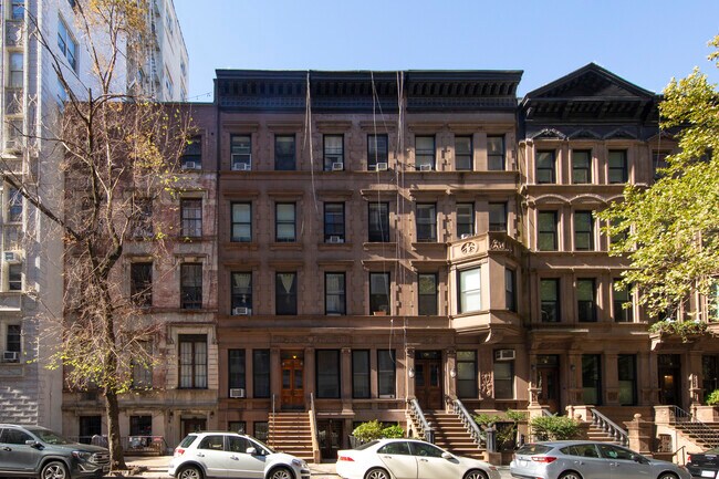 130 W 73rd St in New York, NY - Building Photo - Building Photo
