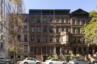 130 W 73rd St in New York, NY - Foto de edificio - Building Photo