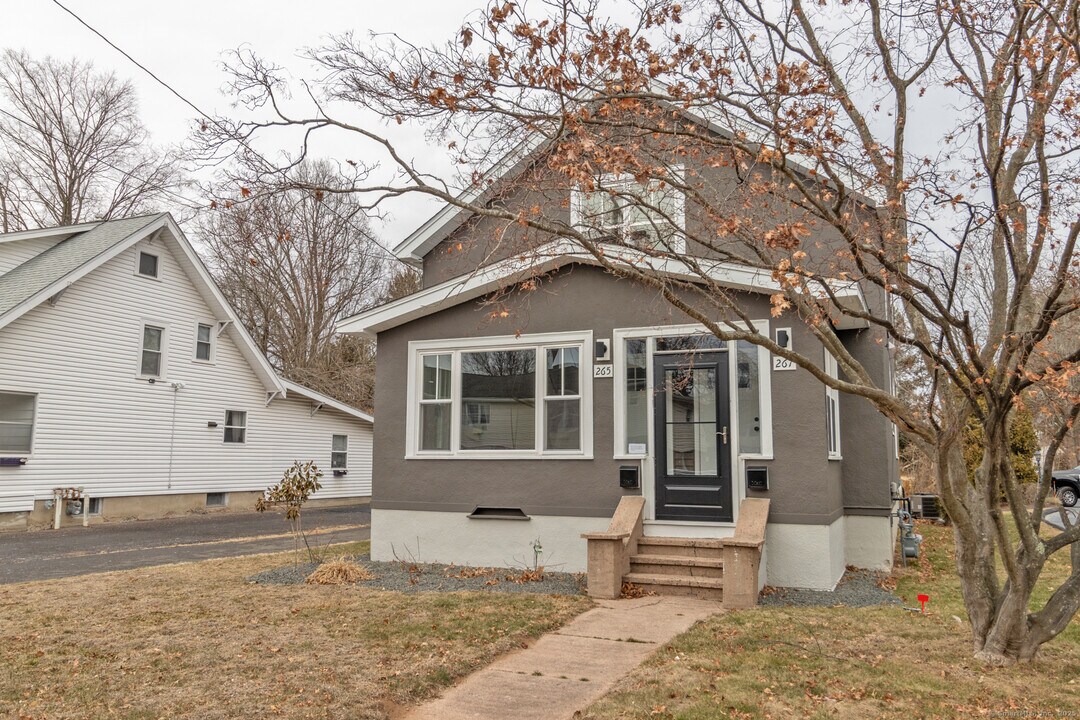 267 Hebron Ave in Glastonbury, CT - Building Photo