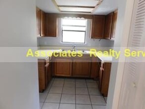 1404 SW 42nd St in Gainesville, FL - Foto de edificio - Building Photo