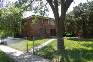 Spring Park Apartments in Milwaukee, WI - Building Photo