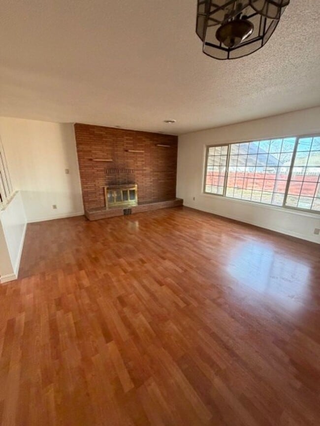 1032 Applewood St in Klamath Falls, OR - Building Photo - Building Photo