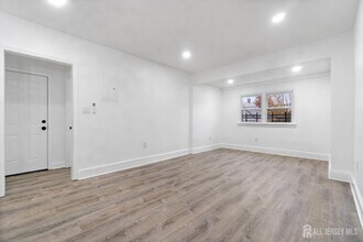427 Benner St in Highland Park, NJ - Building Photo - Building Photo