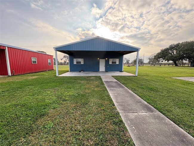 5939 FM 1459 Rd in Sweeny, TX - Foto de edificio - Building Photo