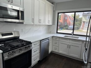 14 Pequot Ave in Port Washington, NY - Building Photo - Building Photo