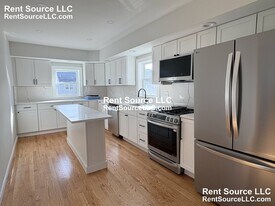 52 Cotting St, Unit 2 in Medford, MA - Building Photo