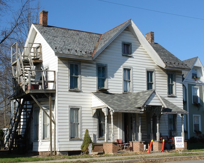 243 N Main St in Jersey Shore, PA - Foto de edificio - Building Photo
