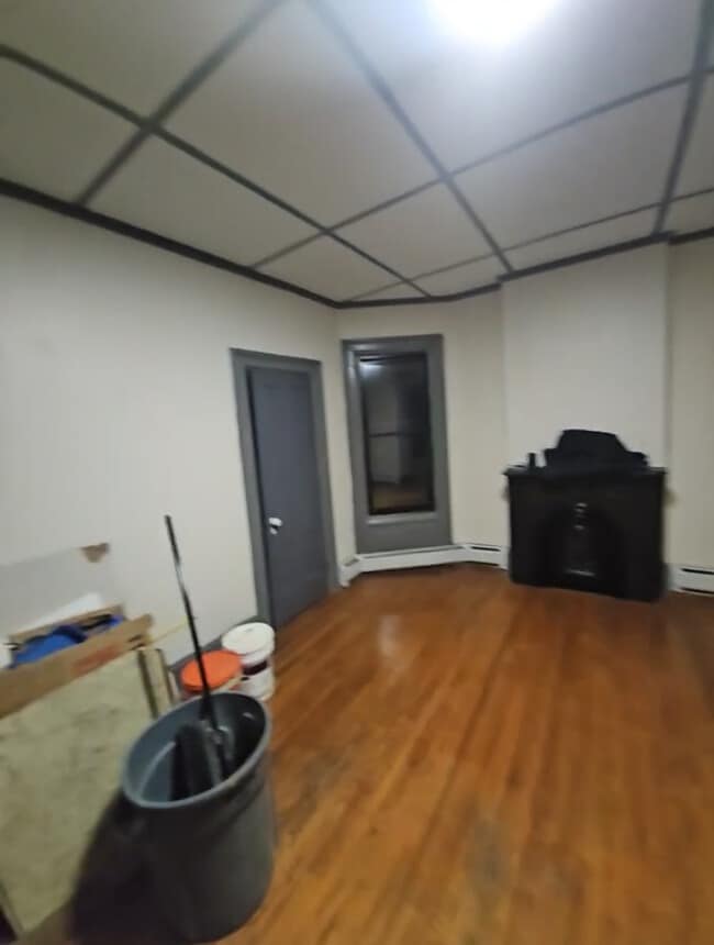 220 Church St, Unit #1 in Poughkeepsie, NY - Foto de edificio - Building Photo