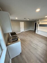 2430 McKee Dr in Orange, TX - Building Photo - Building Photo