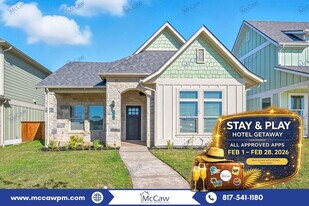 102 Cardinal Wds in Granbury, TX - Building Photo