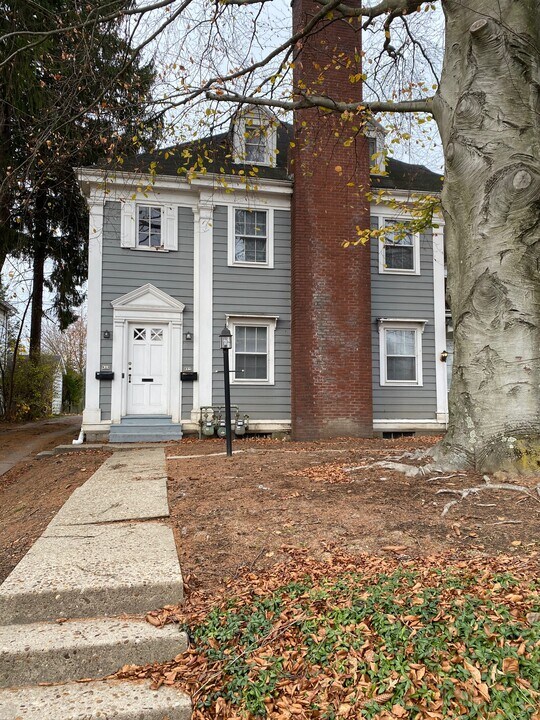 610 Wayne Ave in Indiana, PA - Foto de edificio
